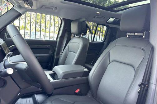 2026 Land Rover Defender P400 X-Dynamic SE