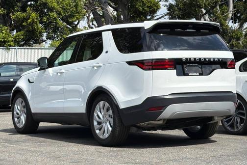 Fuji White 2025 Land Rover Discovery P300 S