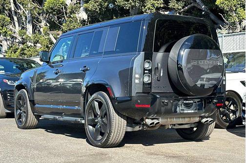 2025 Land Rover Defender 110 V8