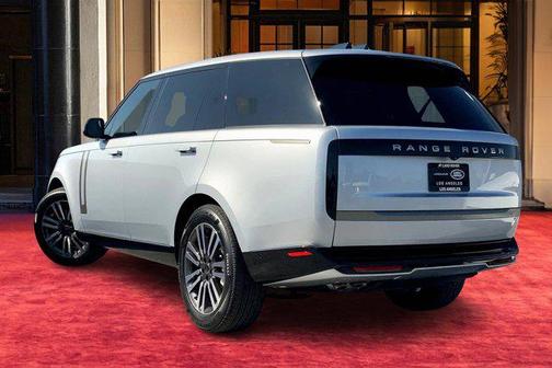 2025 Land Rover Range Rover P530 SE 7 Seat