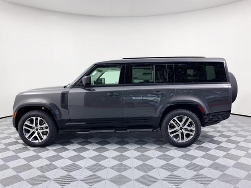 Carpathian Gray Premium Metall 2026 Land Rover Defender P400 X-Dynamic SE