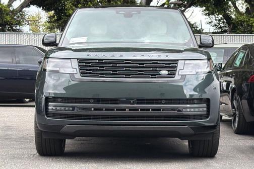 Belgravia Green Metallic 2026 Land Rover Range Rover P550e SE