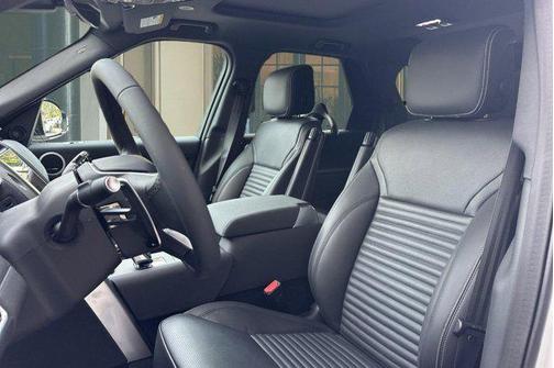 Fuji White 2026 Land Rover Discovery S