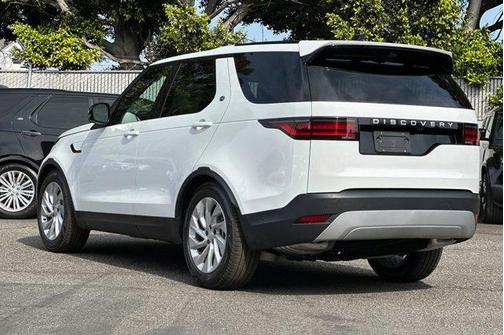 Fuji White 2026 Land Rover Discovery S