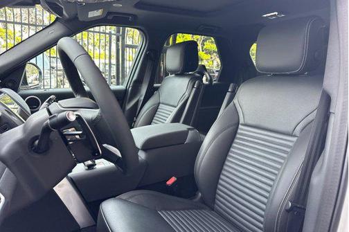 Fuji White 2026 Land Rover Discovery S