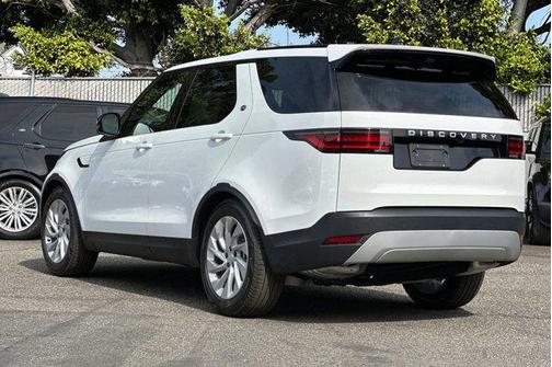 Fuji White 2026 Land Rover Discovery S