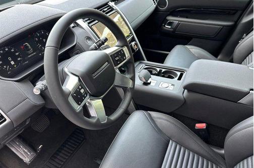 Fuji White 2026 Land Rover Discovery S