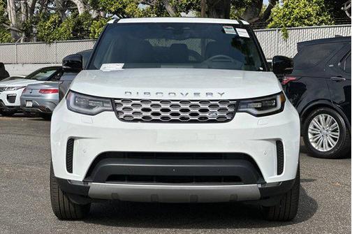 Fuji White 2026 Land Rover Discovery S