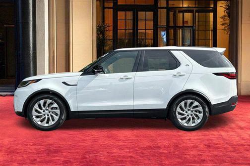 Fuji White 2026 Land Rover Discovery S