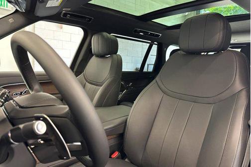 2025 Land Rover Range Rover P400 SE 7 Seat