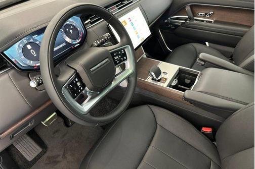 2025 Land Rover Range Rover P400 SE 7 Seat