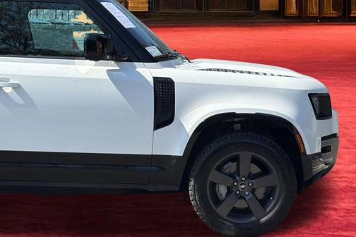 Fuji White 2025 Land Rover Defender 90 P400 X-Dynamic SE
