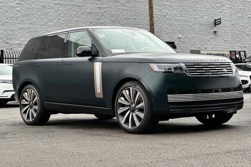 British Racing Green SV Bespok 2026 Land Rover Range Rover P615 SV