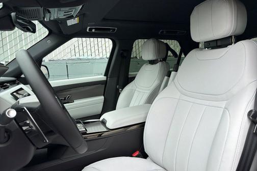 Varesine Blue Metallic 2026 Land Rover Range Rover Sport SE
