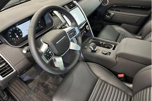 2025 Land Rover Discovery P300 S