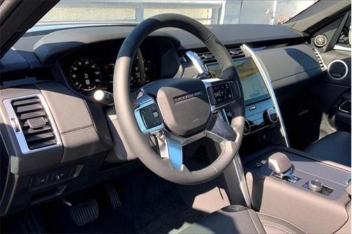 2025 Land Rover Discovery P300 S