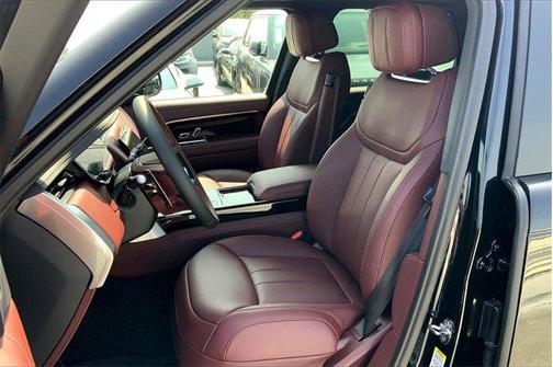 2025 Land Rover Range Rover P550e SE
