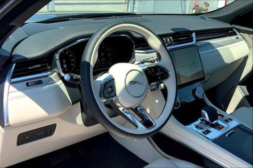 Carpathian Gray Premium Metall 2026 Jaguar F-PACE R-Dynamic S P250 AWD Automatic