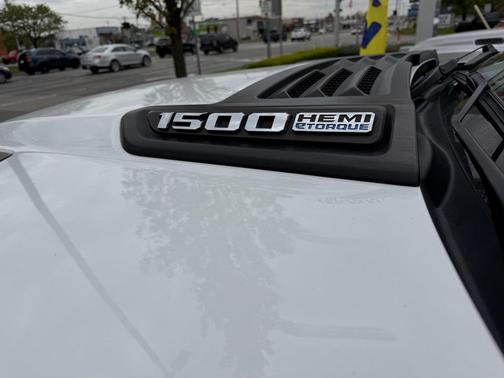 Bright White Clearcoat 2022 RAM 1500 Laramie