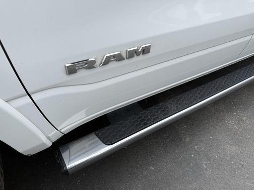 Bright White Clearcoat 2022 RAM 1500 Laramie