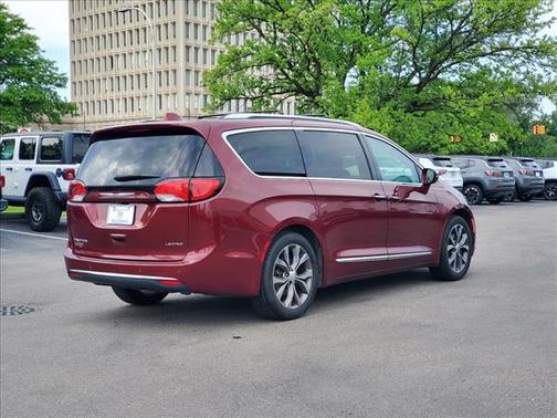 Velvet Red Pearlcoat 2019 Chrysler Pacifica Limited