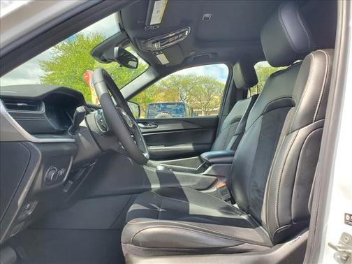 Bright White Clearcoat 2024 Jeep Grand Cherokee Altitude