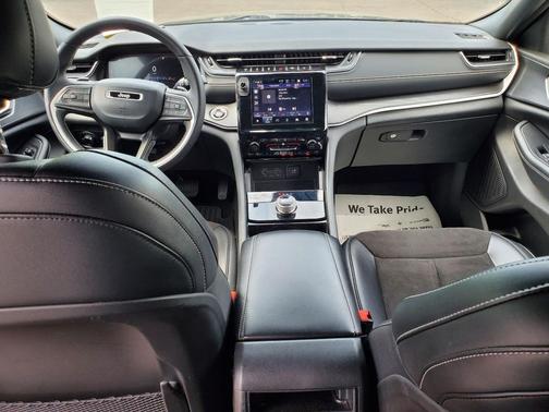 Diamond Black Crystal Pearlcoat 2023 Jeep Grand Cherokee Altitude