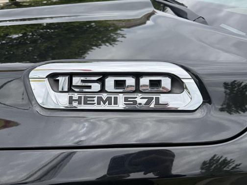 Diamond Black Crystal Pearlcoat 2019 RAM 1500 Big Horn