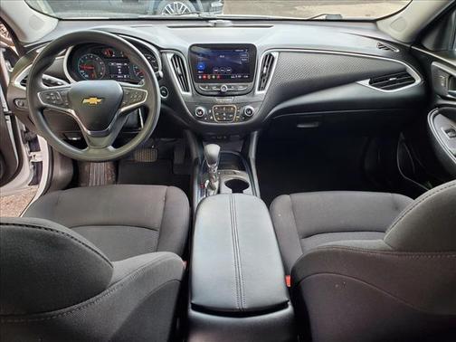 Summit White 2023 Chevrolet Malibu FWD 1LT