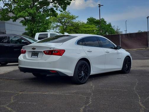 Summit White 2023 Chevrolet Malibu FWD 1LT