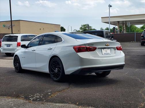Summit White 2023 Chevrolet Malibu FWD 1LT