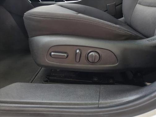 Summit White 2023 Chevrolet Malibu FWD 1LT