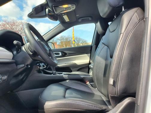 Bright White Clearcoat 2025 Jeep Compass Limited