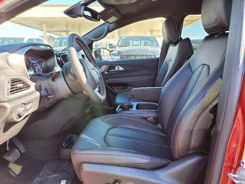 Red Hot Pearlcoat 2026 Chrysler Pacifica L