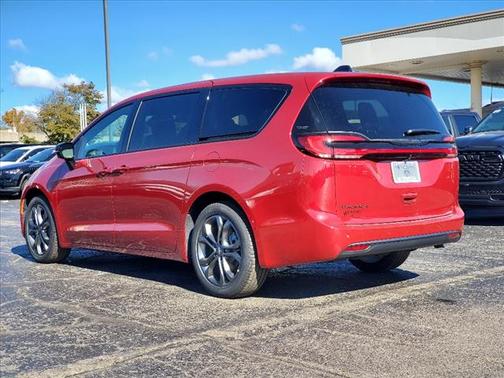 Red Hot Pearlcoat 2026 Chrysler Pacifica L