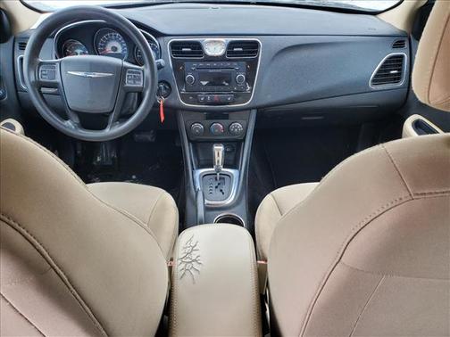 2014 Chrysler 200 LX