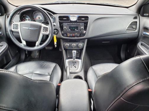 2013 Chrysler 200 Limited