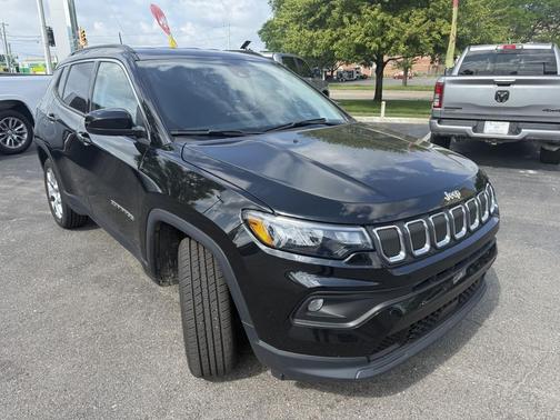 Diamond Black Crystal Pearlcoat 2022 Jeep Compass Latitude Lux