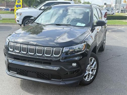 Diamond Black Crystal Pearlcoat 2022 Jeep Compass Latitude Lux