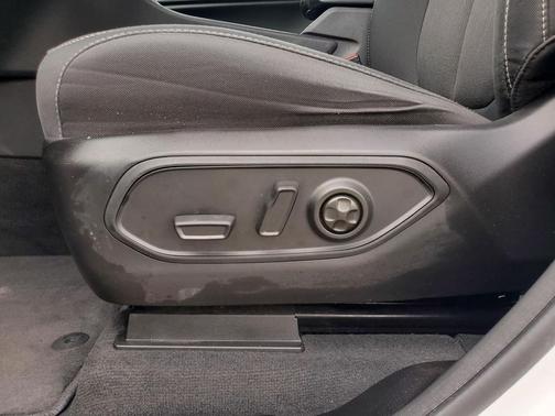 Bright White Clearcoat 2024 Jeep Grand Cherokee Laredo