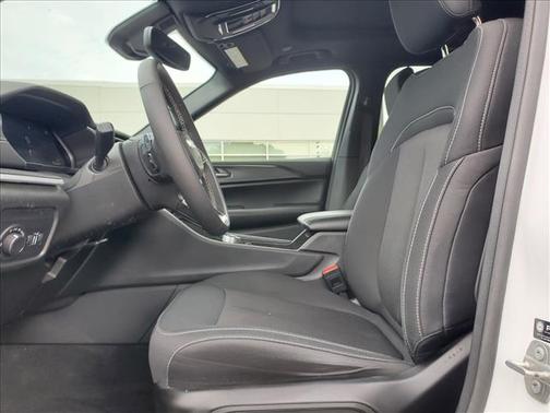 Bright White Clearcoat 2024 Jeep Grand Cherokee Laredo