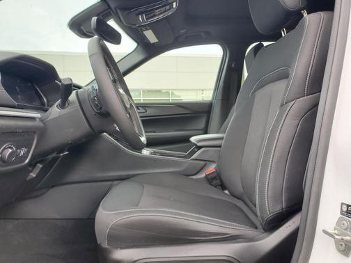 Bright White Clearcoat 2024 Jeep Grand Cherokee Laredo