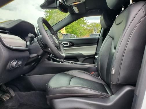 Bright White Clearcoat 2025 Jeep Compass Limited