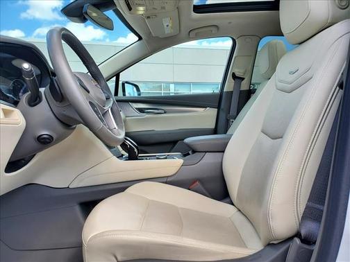 Crystal White Tricoat 2024 Cadillac XT5 Premium Luxury