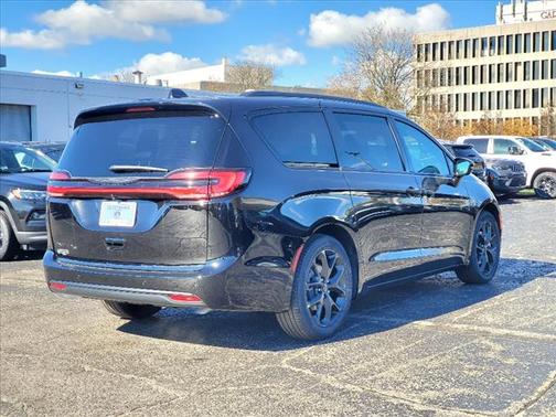 2026 Chrysler Pacifica L