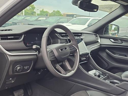Bright White Clea 2024 Jeep Grand Cherokee L Altitude