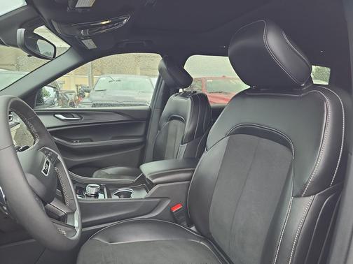 Bright White Clea 2024 Jeep Grand Cherokee L Altitude