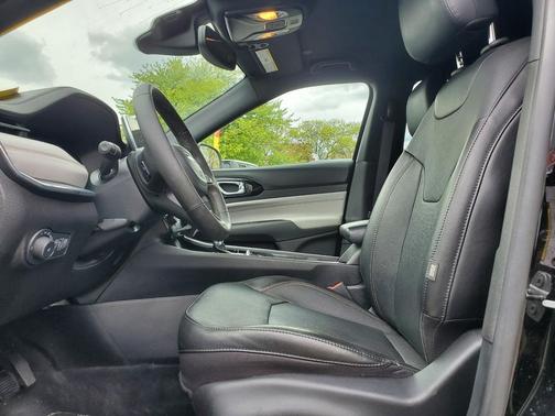 Diamond Black Crystal Pearlcoat 2023 Jeep Compass Limited