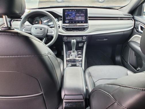 Diamond Black Crystal Pearlcoat 2023 Jeep Compass Limited