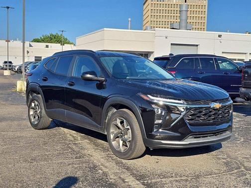 Mosaic Black Metallic 2024 Chevrolet Trax LT